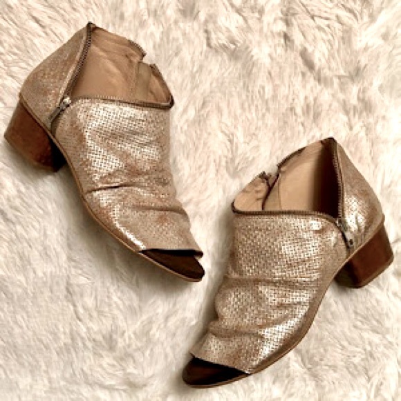 “NEW” Unity in Diversity Sage Sandal - Picture 6 of 11